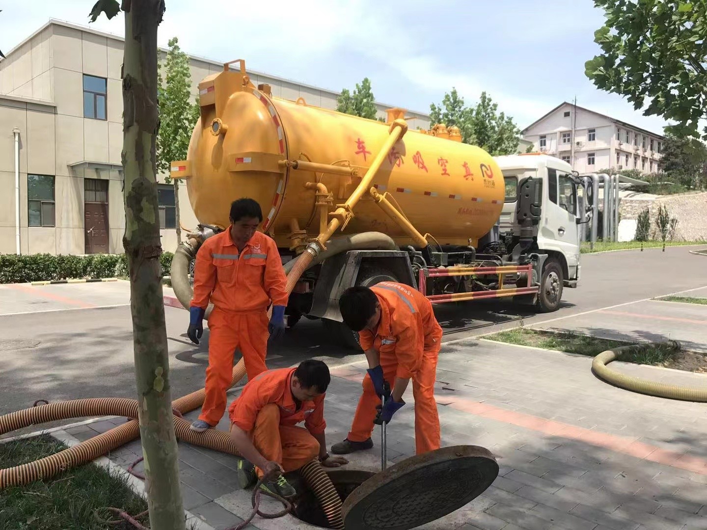 平乡化粪池清理与5-8吨吸粪车施工效率分析